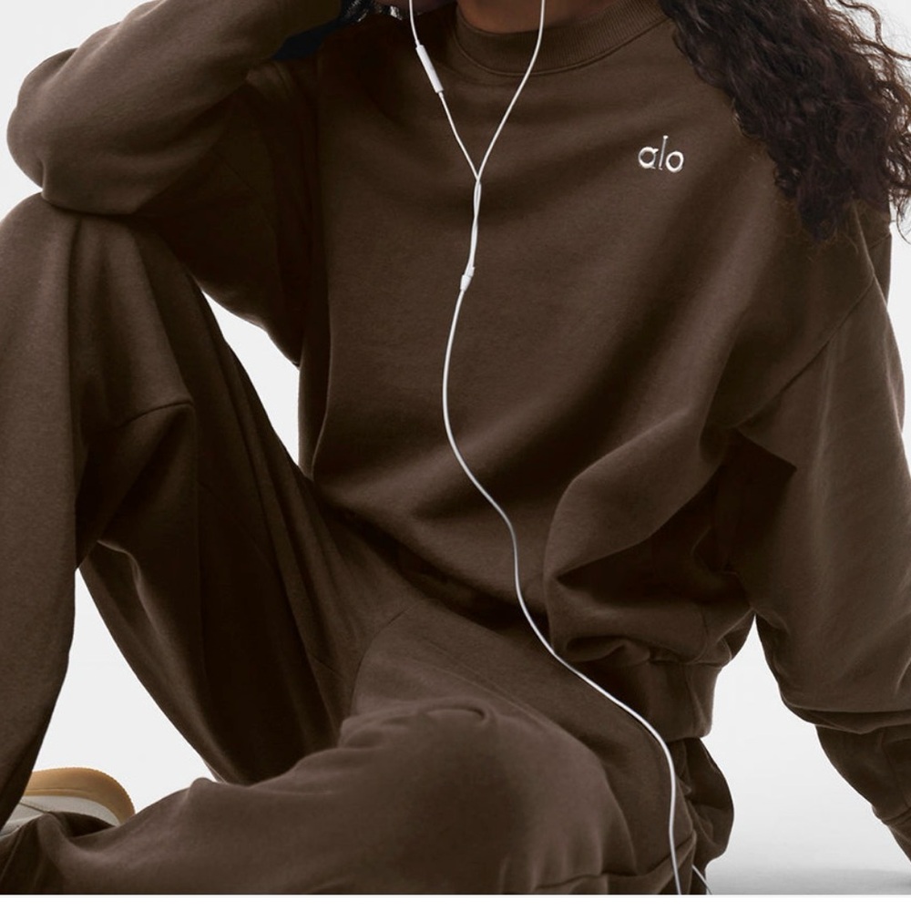 ALO Yoga Espresso color Crew Neck Sweater and PANTS size Large  WORN ONCE
